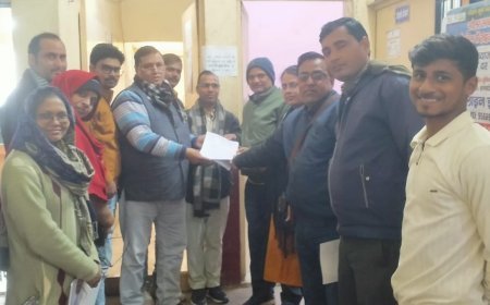 Hathras : हाथरस में नगर पालिका कर्मचारियों का प्रदेशव्यापी प्रदर्शन, 10 सूत्रीय मांग पत्र सौंपा