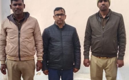 Barabanki : बाराबंकी में एंटी करप्शन टीम ने दरोगा को 25 हजार रुपये रिश्वत लेते गिरफ्तार किया, दलाल भी पकड़ा