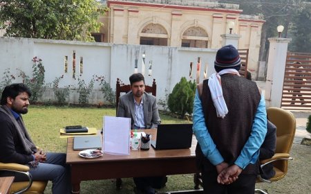 Hardoi: जिलाधिकारी अनुनय झा ने जन सुनवाई में सुनीं 53 शिकायतें, त्वरित निस्तारण के दिए सख्त निर्देश। 