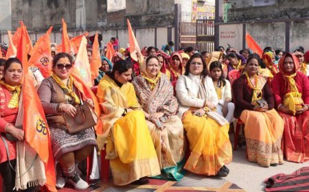 Hathras : हाथरस में मातृशक्ति की भव्य कलश यात्रा: राष्ट्रभक्ति के नारे गूंजे, हिन्दू सम्मेलन के लिए जनजागरण