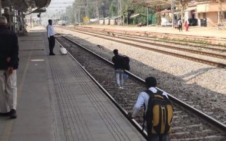 Rae Bareli : बछरावां रेलवे स्टेशन का दिल्ली टीम ने किया निरीक्षण, दिव्यांगों के लिए रैंप बनाने के निर्देश