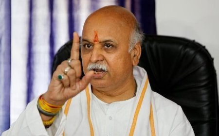 Bhadohi : प्रवीण तोगड़िया का प्रयागराज शंकराचार्य विवाद पर बयान- हिंदुओं के लिए दुखद स्थिति, शंकराचार्य और योगी मिलकर सुलझाएं मामला