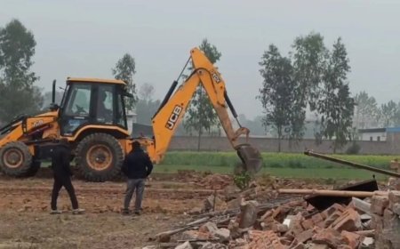 Moradabad : एमडीए की सख्त कार्रवाई- पाकबड़ा में दो स्थानों पर अवैध प्लाटिंग ध्वस्त, बुलडोजर चला