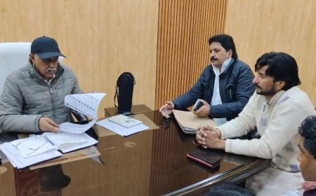 Sambhal: वोटर लिस्ट में गड़बड़ी का आरोप, सपा नेताओं ने एसडीएम से की शिकायत। 