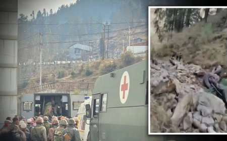 जम्मू-कश्मीर के डोडा जिले में सेना का वाहन गहरी खाई में गिरा, 10 जवानों की मौत और 11 घायल होने से दुखद घटना। 