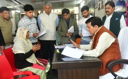 Lucknow: रिश्वत मांगने पर सख्त एक्शन: ऊर्जा मंत्री ए.के. शर्मा ने दोषियों पर कार्रवाई के दिए निर्देश।