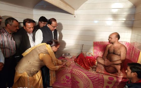 Hathras : हाथरस में आचार्य 108 नमोस्तु सागर जी महाराज का भव्य मंगल प्रवेश