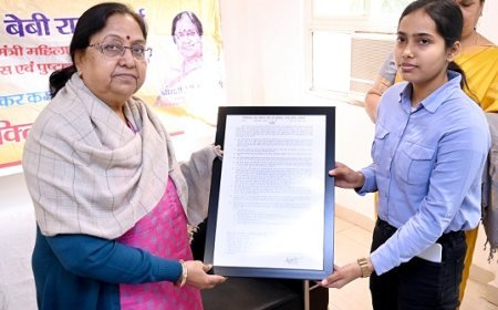 Lucknow: अनुकम्पा नियुक्ति के तहत 12 आश्रितों को मिली सरकारी सेवा, कैबिनेट मंत्री बेबीरानी मौर्या ने सौंपे नियुक्ति पत्र। 