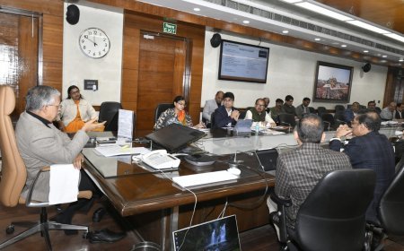 Lucknow : मुख्य सचिव की अध्यक्षता में आयोजित पीएमजी की बैठक में महत्वपूर्ण परियोजनाओं की विस्तृत समीक्षा की गई