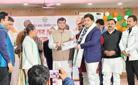 Hardoi: आदर्श ग्राम पंचायत बांसा को मिला 'उत्तर प्रदेश गौरव सम्मान',उत्तर प्रदेश स्थापना दिवस पर उत्कृष्ट कार्यों के लिए सम्मान समारोह आयोजित। 