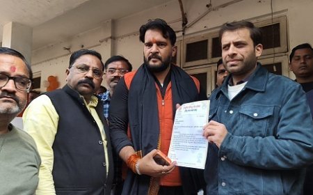 Sitapur: यूजीसी एक्ट 2026 के विरोध में विशाल प्रदर्शन, राष्ट्रपति को संबोधित ज्ञापन सौंपा गया।