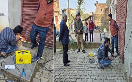 Sambhal: अवैध क्लीनिकों पर प्रशासन की सख़्ती: ओबरी में फर्जी क्लीनिक बंद, सील अस्पताल से जुड़ा मेडिकल स्टोर वेल्डिंग कर सील। 