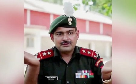 Republic Day 2026: 77वीं गणतंत्र दिवस परेड में परमवीर चक्र विजेता सूबेदार मेजर योगेंद्र सिंह यादव और संजय कुमार ने दी राष्ट्रपति को सलामी, 13 जम्मू-कश्मीर राइफल्स का गौरव।