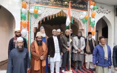 Sambhal: सम्भल के मदरसों में देशभक्ति के रंग में मना 77वाँ गणतंत्र दिवस, संविधान की रक्षा का लिया संकल्प। 