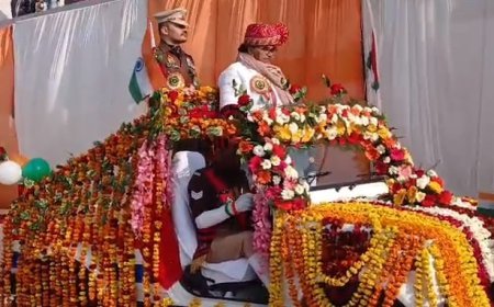 Sambhal: सम्भल में गणतंत्र दिवस की धूम, पुलिस लाइन में शानदार परेड, मंत्री गुलाब देवी ने फहराया तिरंगा। 