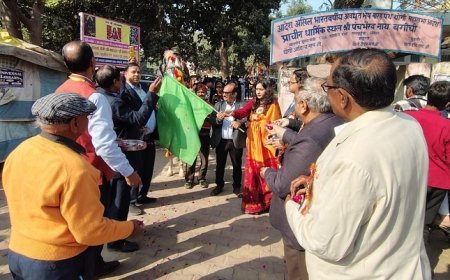 Agra: आगरा में बाबूलाल गोयल सरस्वती विद्या मंदिर द्वारा भव्य पथ संचलन, 77वां गणतंत्र दिवस धूमधाम से मनाया गया। 