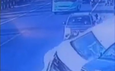 Hathras : हाथरस-अलीगढ़ मार्ग पर दो कारों की भीषण टक्कर, 18 वर्षीय युवक की मौत, पांच घायल, CCTV में दर्ज हुई दुर्घटना