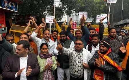 UGC के नए इक्विटी नियमों पर देशभर में बवाल, यूपी से दिल्ली तक प्रदर्शन और कुमार विश्वास की आपत्ति।