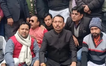 'मुझे पागल पंडित किसने कहा', बरेली में पूर्व सिटी मजिस्ट्रेट अलंकार अग्निहोत्री ने लगाया बंधक बनाने का आरोप, ADM देश दीपक सिंह ने दावों को बताया निराधार।