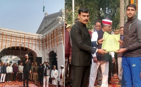 Ballia: 77वां गणतंत्र दिवस पर डीएम ने कलेक्ट्रेट परिसर में फहराया राष्ट्रीय ध्वज और दी सलामी। 