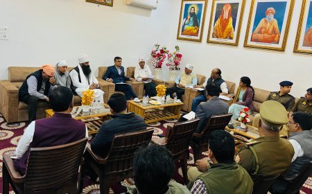 Varanasi : वाराणसी में संत रविदास जयंती की तैयारियों का जिलाधिकारी ने किया निरीक्षण