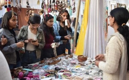 Raebareli : रायबरेली में निफ्ट क्राफ्ट बाजार में हस्तशिल्प और आधुनिक डिजाइन का अनोखा मेला