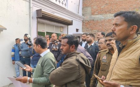 Sultanpur : पूर्व सपा विधायक के बेटे का मकान खाली कराने पहुंचा प्रशासन, आपसी सुलह के बाद तय हुआ समयसीमा