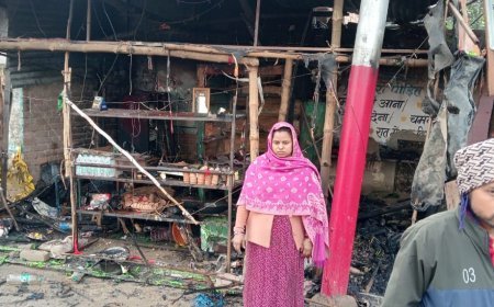 Sitapur : सीतापुर में दुकान में लगी भीषण आग, नकदी और लाखों का सामान जलकर राख