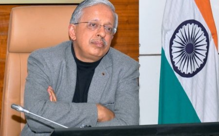 Lucknow : मुख्य सचिव ने वीडियो कॉन्फ्रेंसिंग से मंडलायुक्तों और जिलाधिकारियों के साथ की बैठक, योजनाओं की प्रगति की समीक्षा की