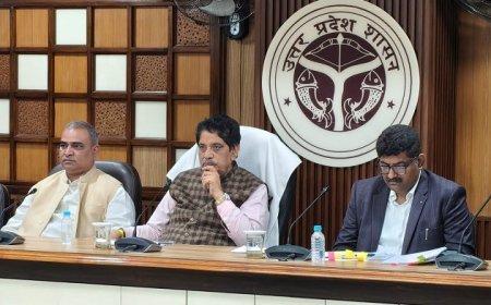 Lucknow: 1 ट्रिलियन डॉलर अर्थव्यवस्था के लक्ष्य पर आईटी मंत्री सुनील कुमार शर्मा की उच्च स्तरीय समीक्षा बैठक। 