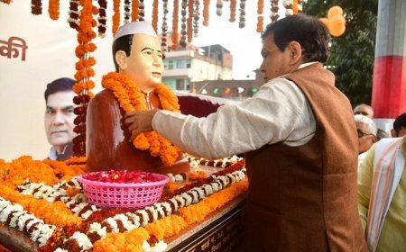 Lucknow: ए.के. शर्मा की पहल पर मऊ में ऐतिहासिक कदम- बस स्टेशन पंडित अलगू राय शास्त्री के नाम, सौंदर्यीकरण व अतिथि गृह का लोकार्पण। 