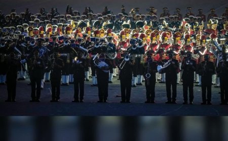 77वें गणतंत्र दिवस समारोह का भव्य समापन बीटिंग रिट्रीट सेरेमनी के साथ हुआ, विजय चौक भारतीय धुनों से गूंज उठा