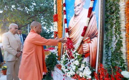 Lucknow : महात्मा गांधी की पुण्यतिथि पर दीपदान कर मुख्यमंत्री ने दिया शांति-सद्भाव का संदेश