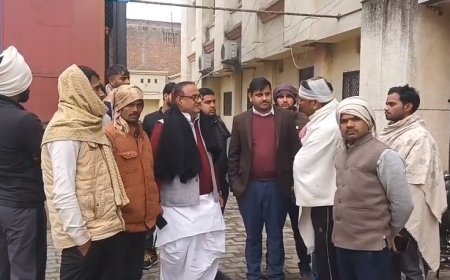 Sambhal: पंचायत चुनाव हिंसा में मौत का मामला गरमाया, विधायक रामखिलाड़ी यादव पहुंचे जिला अस्पताल।
