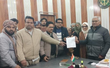 Sambhal: दशकों पुरानी मांग फिर उठी: सम्भल–गजरौला रेल लाइन को लेकर सिटी मजिस्ट्रेट को सौंपा गया ज्ञापन। 