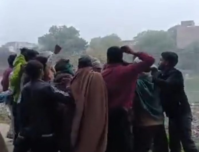 Hathras : अवैध खड़ंजा निर्माण विवाद में पुलिस ने दर्ज किया मुकदमा, ग्राम प्रधान समेत नौ नामजद