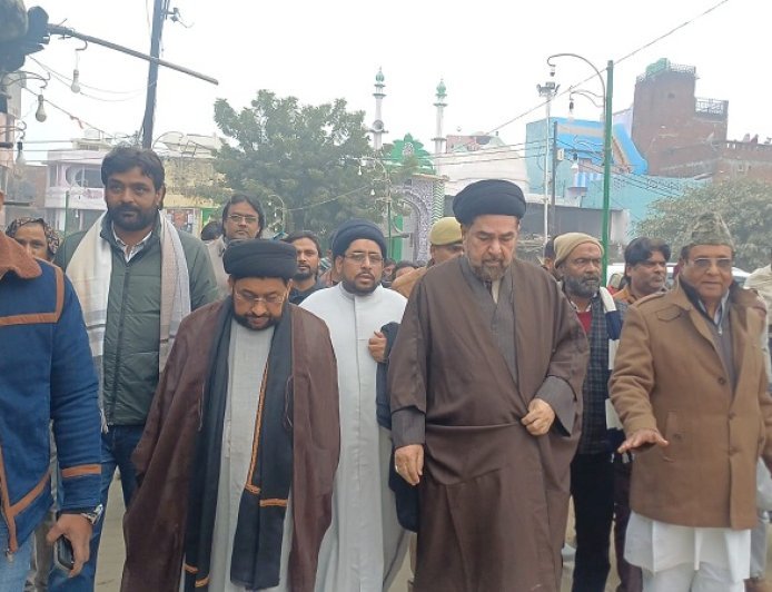 Sambhal: थाना हजरत नगर गढ़ी क्षेत्र में शिया धर्मगुरु मौलाना कल्वे जव्वाद अली का भव्य स्वागत।