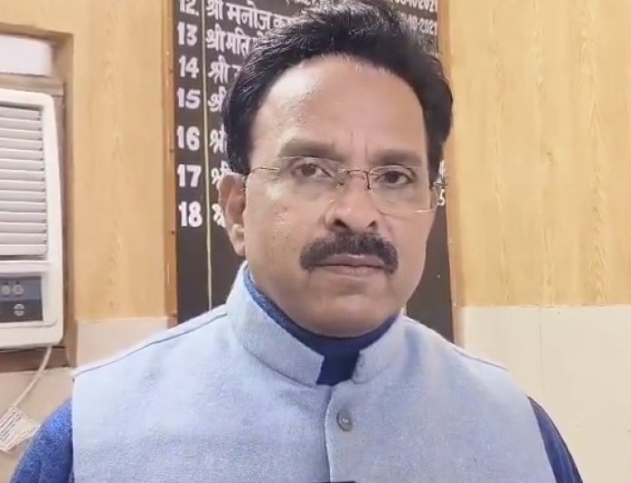 सम्भल में शाही जामा मस्जिद से सटे कब्रिस्तान भूमि विवाद पर प्रशासन का सख्त रुख, 48 लोगों को नोटिस।