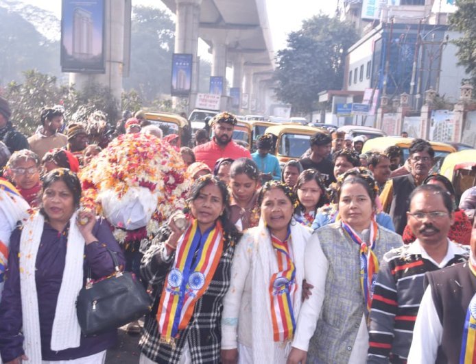 Kanpur : बौद्ध समुदाय की महिलाओं ने दिखायी इन्सायिनत की मिसाल