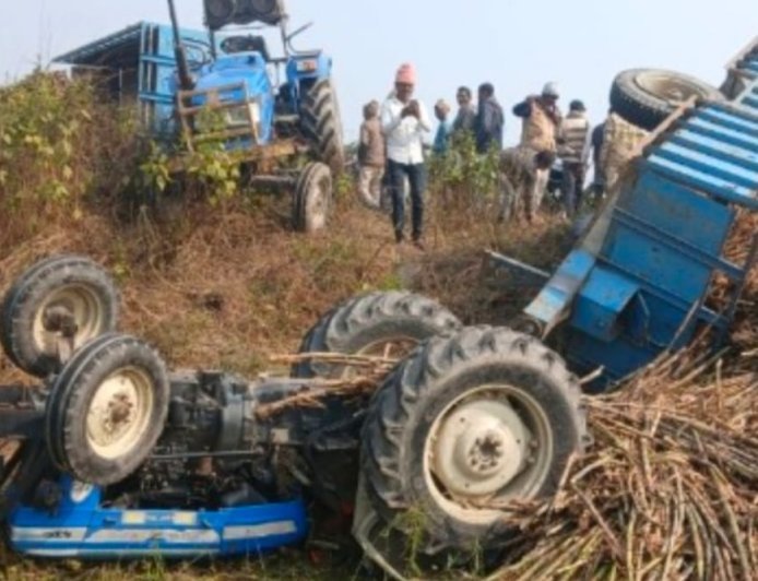 Lakhimpur : लखीमपुर खीरी के ढखेरवा-सिसैया हाइवे पर गन्ना भरे दो ट्रैक्टर-ट्रॉलियों की आमने-सामने टक्कर, चालक की मौत