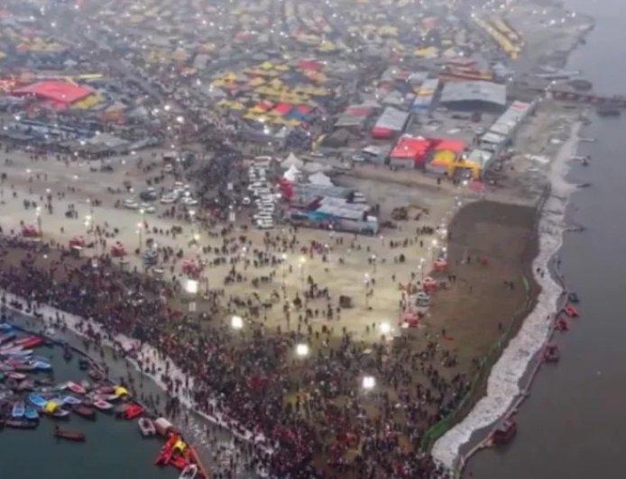 Prayagraj : षटतिला एकादशी, मकर संक्रांति स्नान के लिए संगम में उमड़ा आस्था का ज्वार