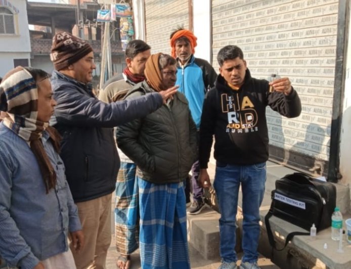 Ambedkarnagar : टांडा में पेयजल की गुणवत्ता जांच कर रहे विशेषज्ञ, शुद्ध पानी की उपलब्धता सुनिश्चित