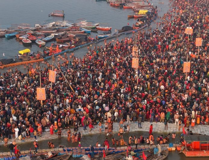 Prayagraj : माघ मेले में मकर संक्रांति स्नान पर्व पर उठी आस्था की लहर, 1 करोड़ से अधिक लोगों ने लगाई पुण्य की डुबकी