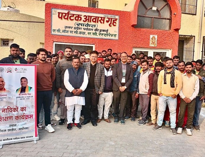 Ayodhya: अयोध्या में नौकाविहार करते समय नाविक सुनाएंगें अयोध्या के प्राचीन स्थलों से जुड़ी कहानियां।