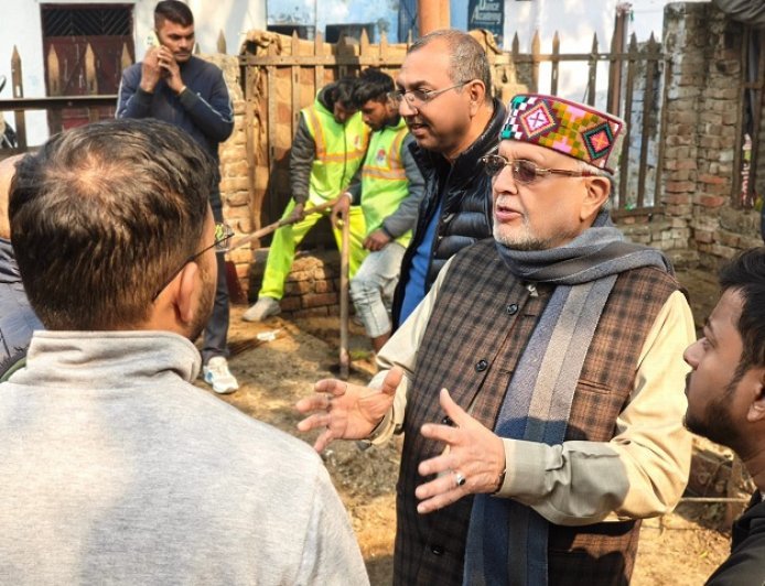 खामियों पर कार्रवाई जारी: सुरेश खन्ना ने किया डायमंड डेरी का दौरा, अवैध कब्जे से मुक्त कराए गए स्थान पर ओपन जिम बनाने के दिए निर्देश। 