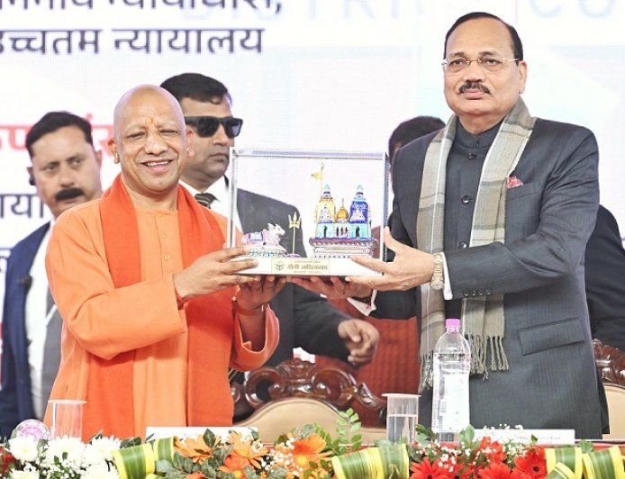 Chandauli: अब टूटे चैंबर नहीं, अधिवक्ताओं के लिए हाईराइज बिल्डिंग में होगी चैंबर की व्यवस्था- मुख्यमंत्री  