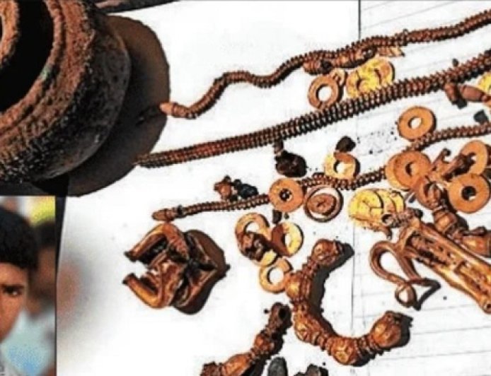 ईमानदारी का अनमोल खजाना: 14 साल के प्रज्जवल ने 466 ग्राम सोने का गहना मिलने पर भी नहीं रखा एक दाना, पूरा खजाना प्रशासन को सौंप दिया। 