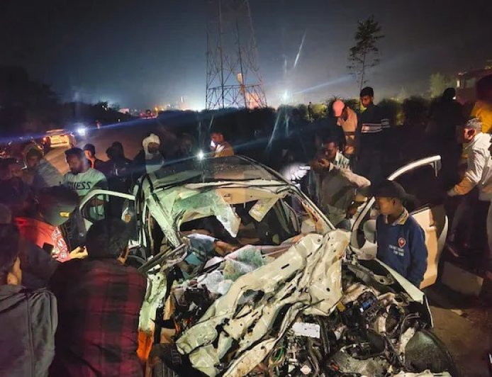 उदयपुर में छह दोस्तों की कार हादसे में चार मौतें, तेज रफ्तार और टक्कर से हुई त्रासदी, वायरल वीडियो में चीखें गूंजीं। 