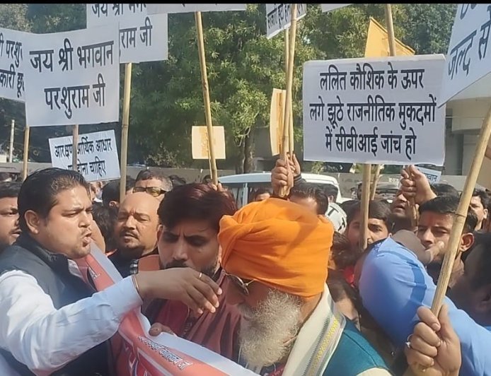 Moradabad : ब्राह्मण समाज ने मुख्यमंत्री को सौंपा ज्ञापन, परशुराम जयंती पर अवकाश सहित कई मांगें रखीं