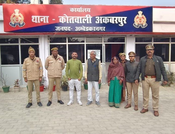 Ambedkarnagar : अंबेडकरनगर में शिक्षिका की हत्या- पति, सास और ससुर गिरफ्तार